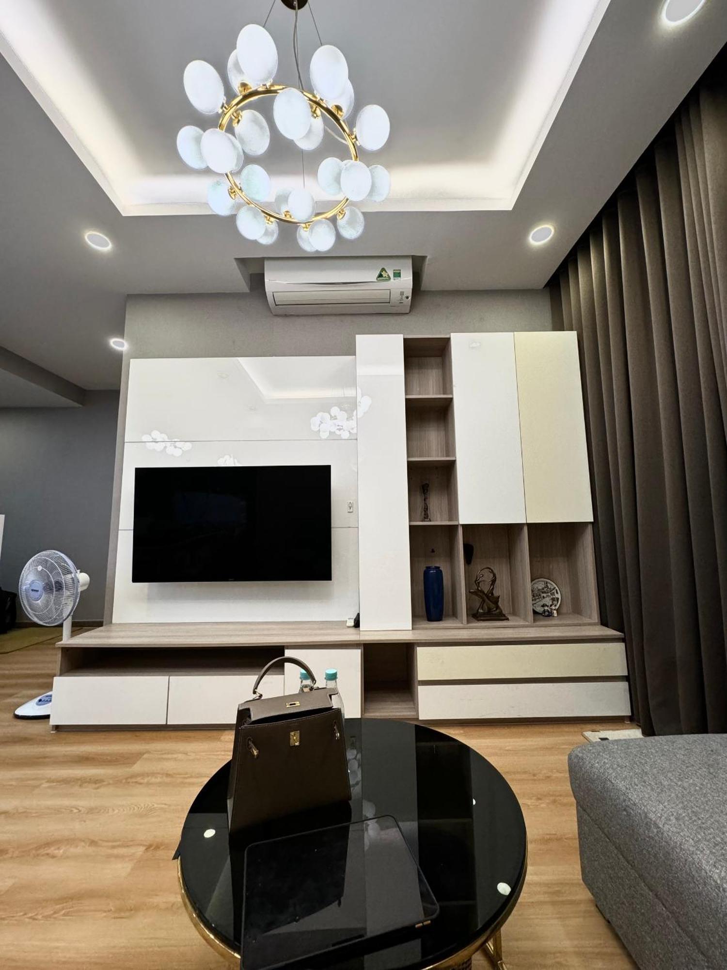 Ho Cao Cap Gan San Bay Tsn Căn hộ *